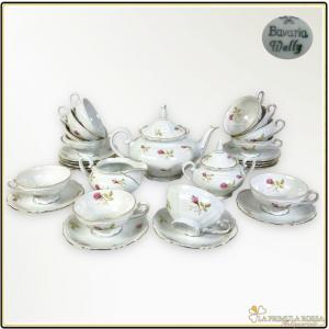 Antigo serviço de chá em porcelana branca